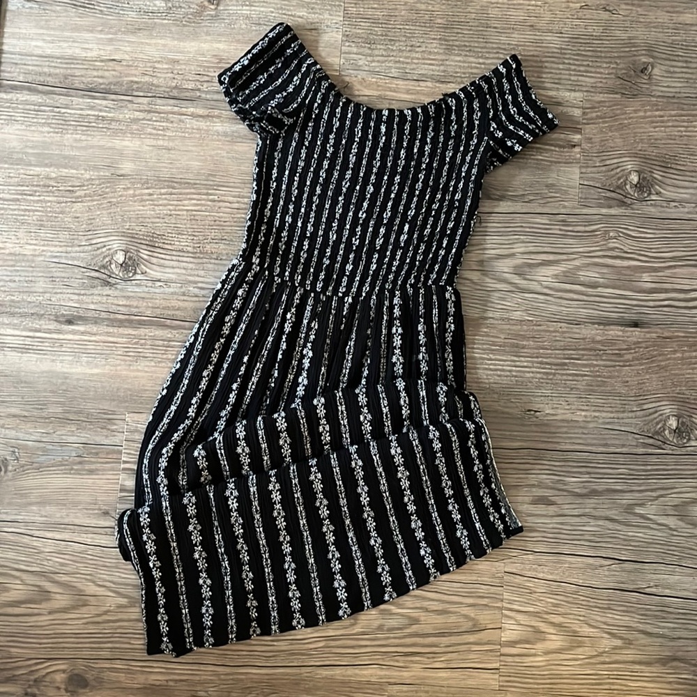 Off-the-shoulder midi dress. Size medium.